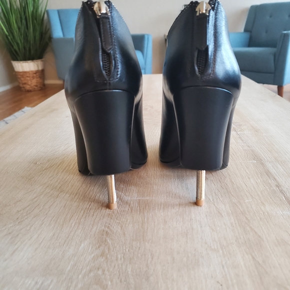 Givenchy Lace Up / Gladiator Heels - Picture 4 of 9